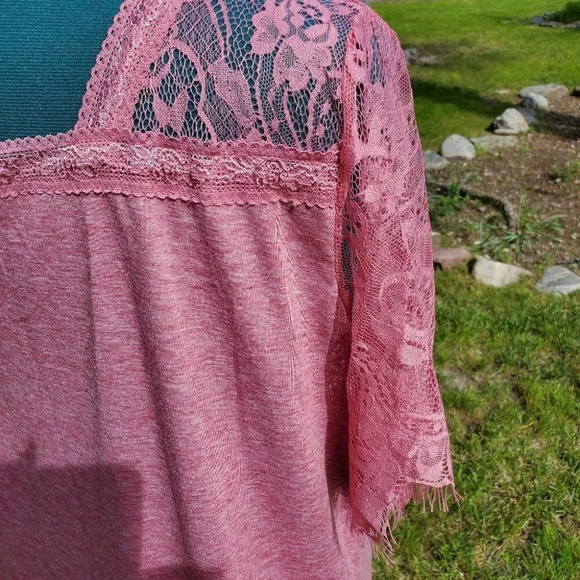 0005. NWOT - Cute LUSCIOUS peach color, lightweight top w/lace sleeves in XXL - Picture 6 of 11